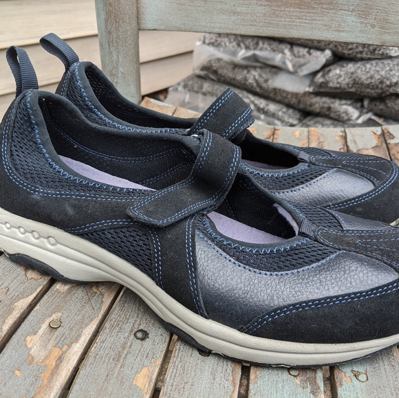 Easy Spirit Shoes Womens Easy Spirit Navy Blue Leather Sneakers 1w